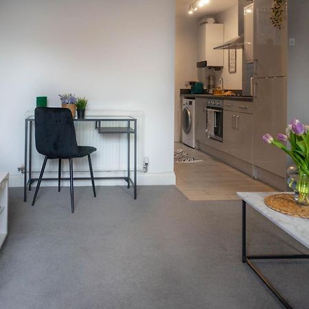 1 Bed House At Velvet Serviced Accommodation Swansea With Free Parking & Wifi - Sa1 Εξωτερικό φωτογραφία
